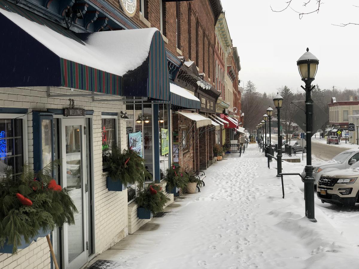 Chambery Inn Lee Exterior photo